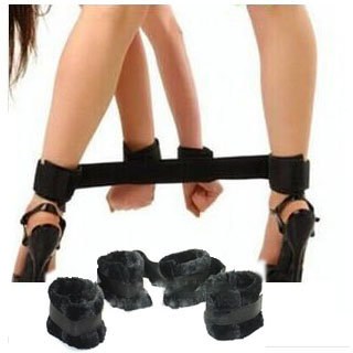 Плюшевый черный фиксатор руки ноги — Твой Каприз