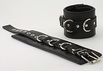 Наручи с подкладкой узкие черные с 3-мя D-кольцами — Твой Каприз