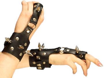 Наручи, декорированные шипами — Твой Каприз