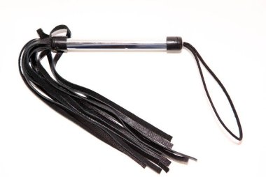 Плетка черная с металлической ручкой — Твой Каприз